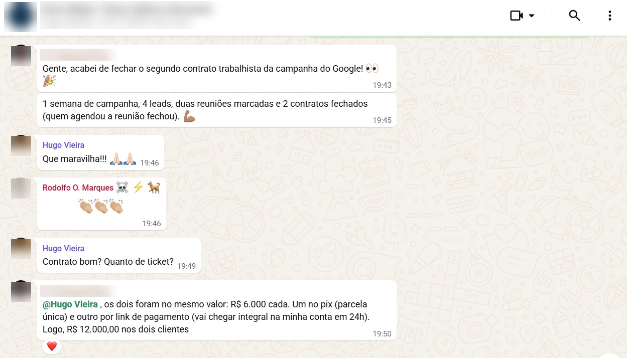 Conversa de WhatsApp em que um cliente relata dois contratos fechados na primeira semana de campanha